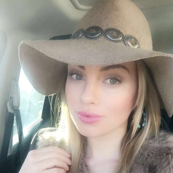 Floppy hat with conchos - Picture 2 of 2